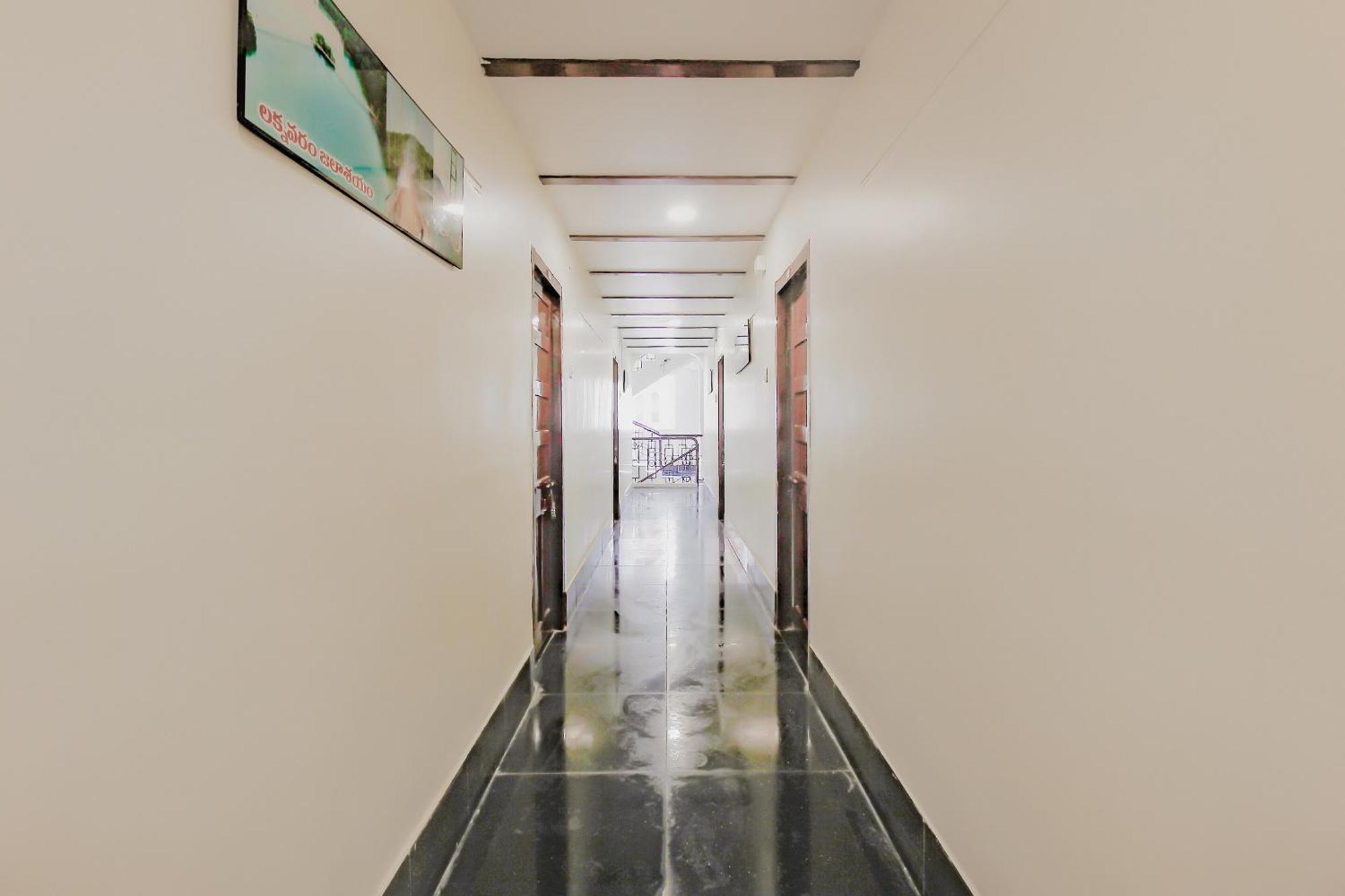 Spot On Hotel Grand Inn Warangal Exteriér fotografie